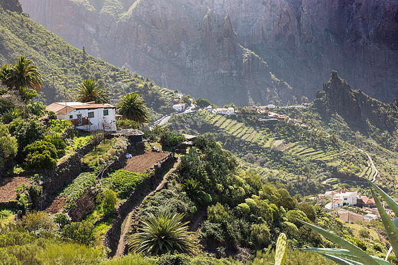Tenerife house on hill mod